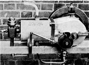 1900 Walter Lawson Adams first engine